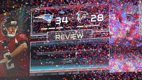 Konfetti fällt, nachdem die Patriots die Falcons 34-28 in Overtime während des Super Bowl LI im NRG-Stadion am 5. Februar 2017 in Houston, Texas, besiegt haben.