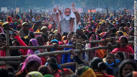 Während sich Omicron in Indien ausbreitet, lösen Massenversammlungen Ängste vor einer weiteren Welle aus