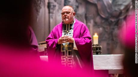 Top-Beamter der deutschen katholischen Kirche bietet Rücktritt wegen „Katastrophe des sexuellen Missbrauchs“ an