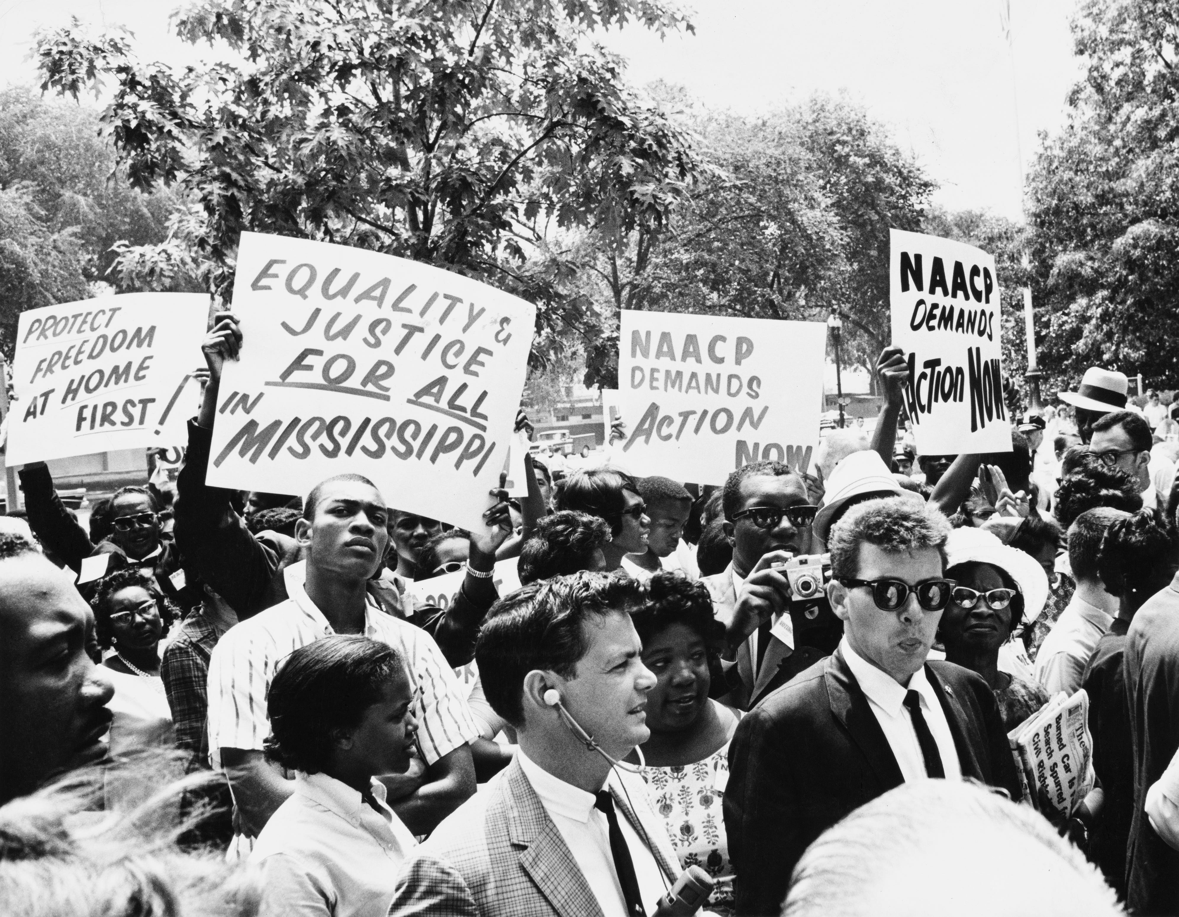 Mitglieder der National Association for the Advancement of Colored People (NAACP) protestieren am 24. Juni 1964 in Washington DC, USA.