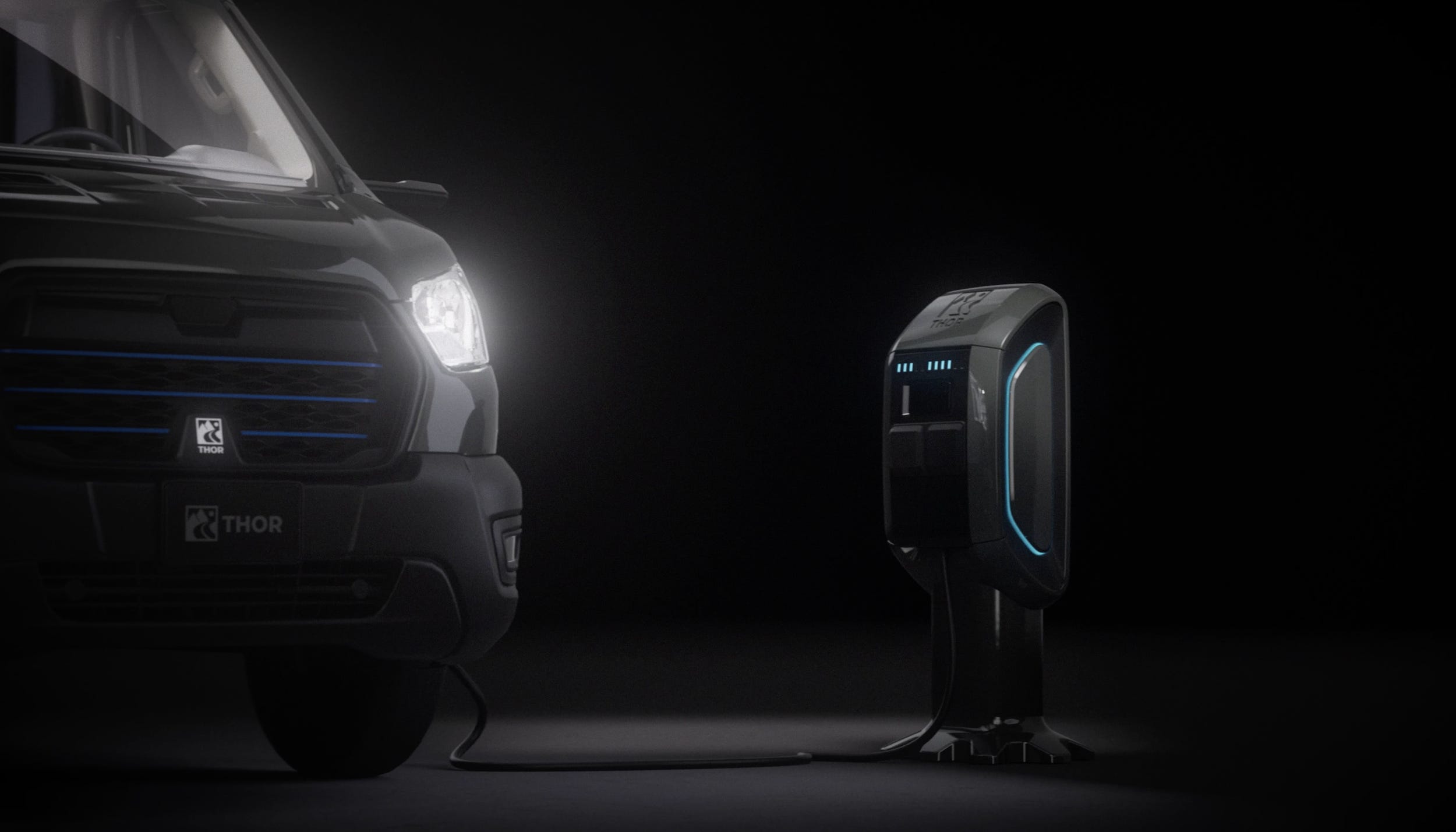 Ein Screenshot des Teaser-Videos von Thor Industries für das Thor Vision Vehicle.  Die Vorderseite des Vans ist an ein EV-Ladegerät/