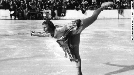 Die britische Eiskunstläuferin Cecilia Colledge bei den Olympischen Winterspielen 1936.
