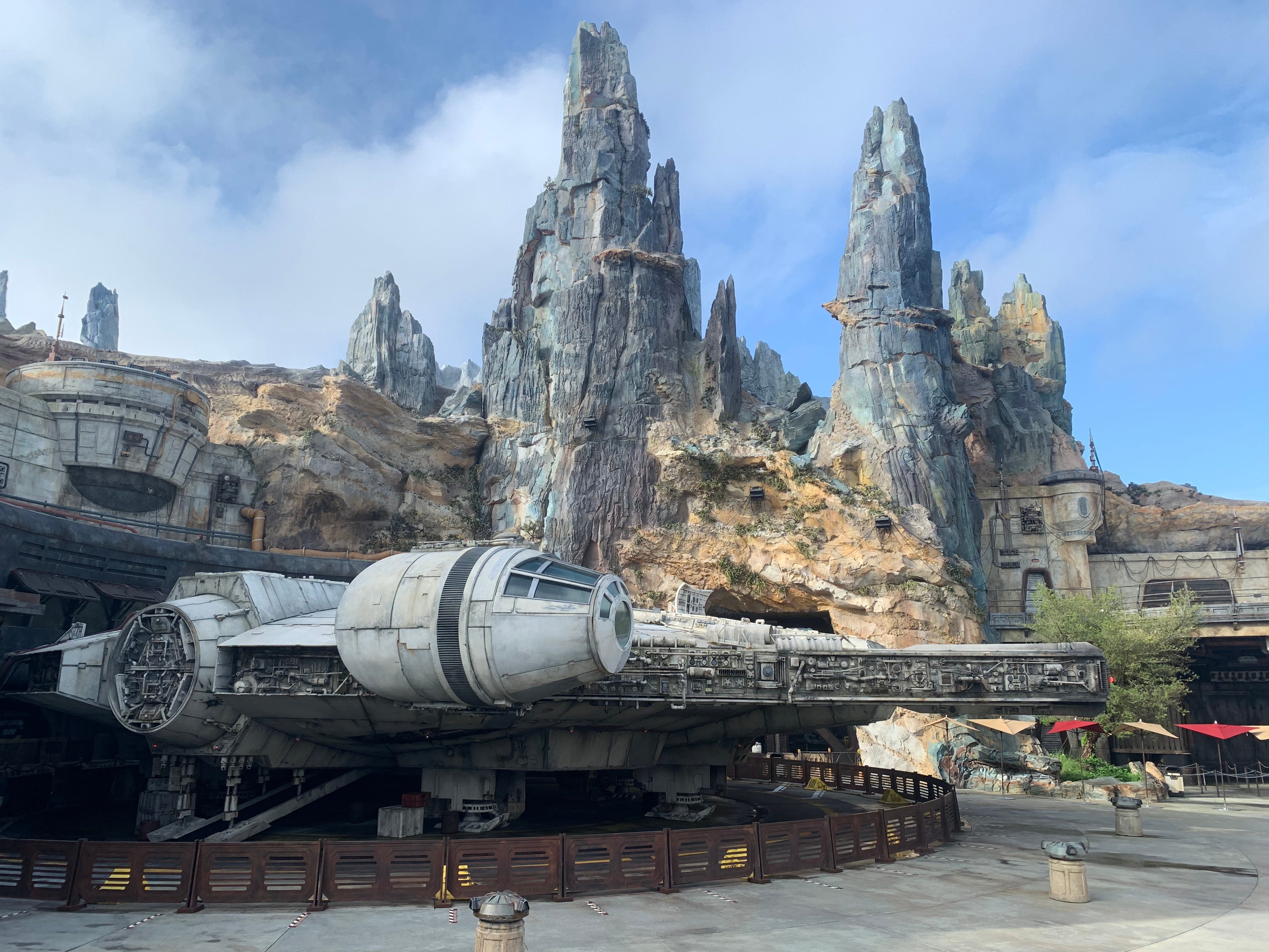 Millenium Falcon am Rande der Disney World Star Wars Galaxy