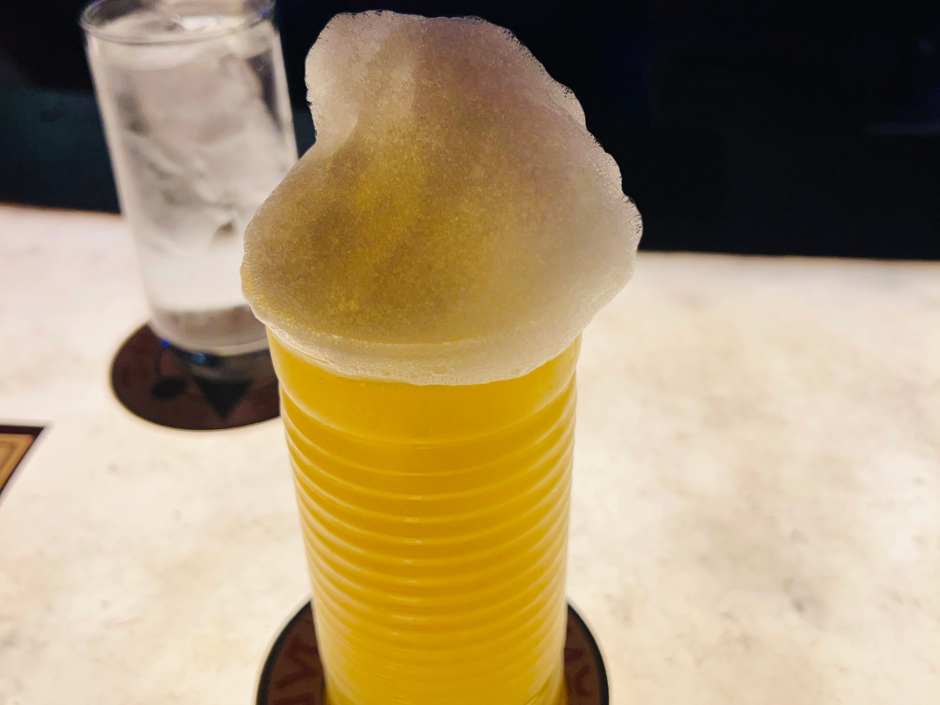 der Fuzzy-Cocktail aus Ogas Cantina in Disney World