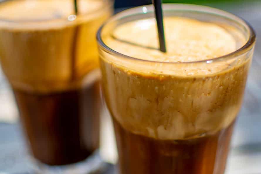 Traditioneller griechischer kalter Kaffee Frappe