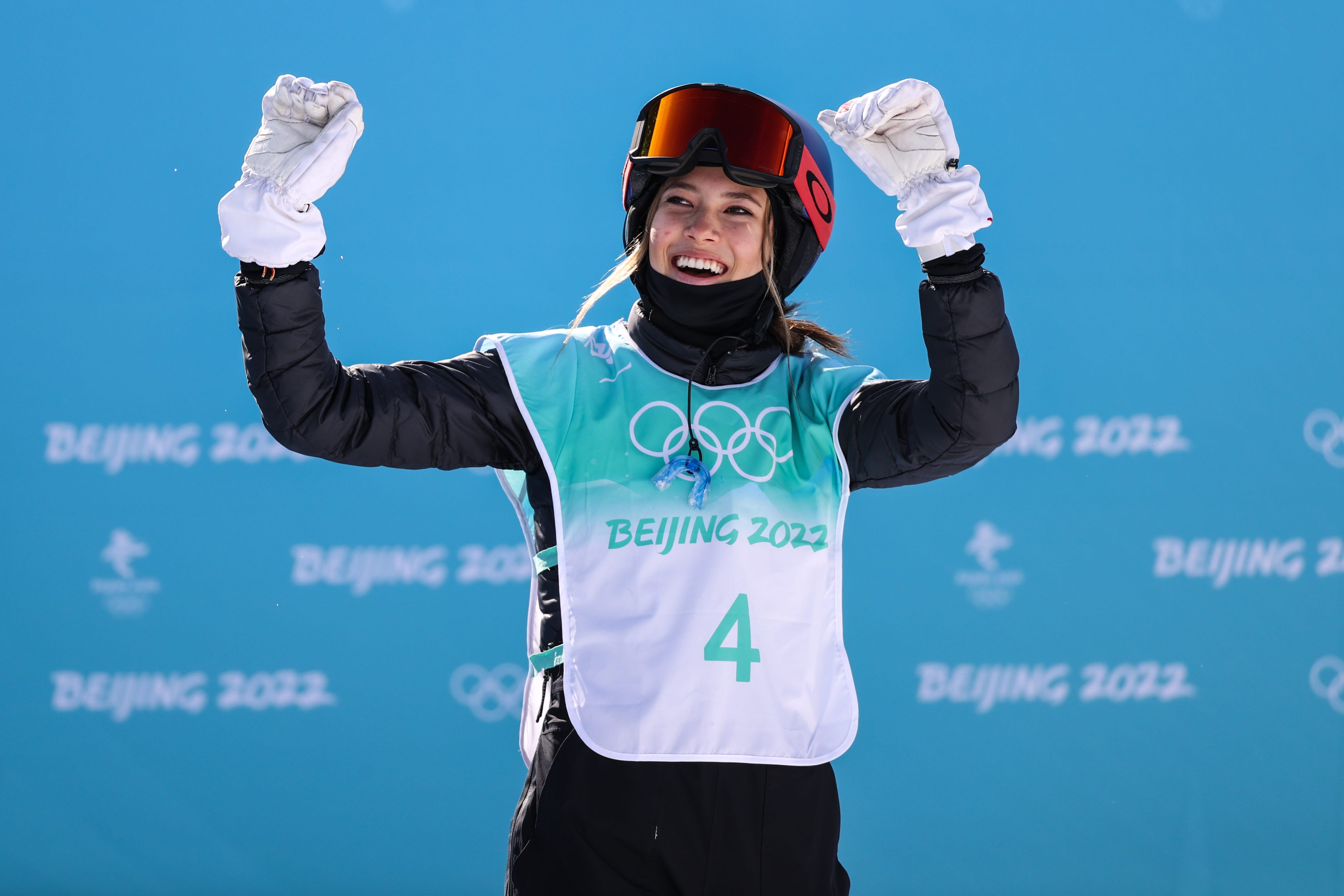 Eileen Gu vom Team China reagiert am 7. Februar 2022 im Big Air Shougang in Peking, China, während der Freestyle Skiing Freeski Big Air-Qualifikation der Frauen am 3. Tag der Olympischen Winterspiele 2022 in Peking.