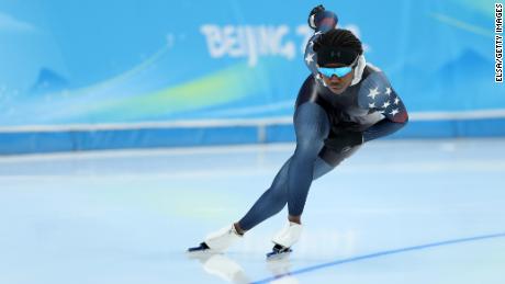 Die Amerikanerin Erin Jackson während einer Eisschnelllauf-Trainingseinheit vor den Olympischen Winterspielen 2022 in Peking.