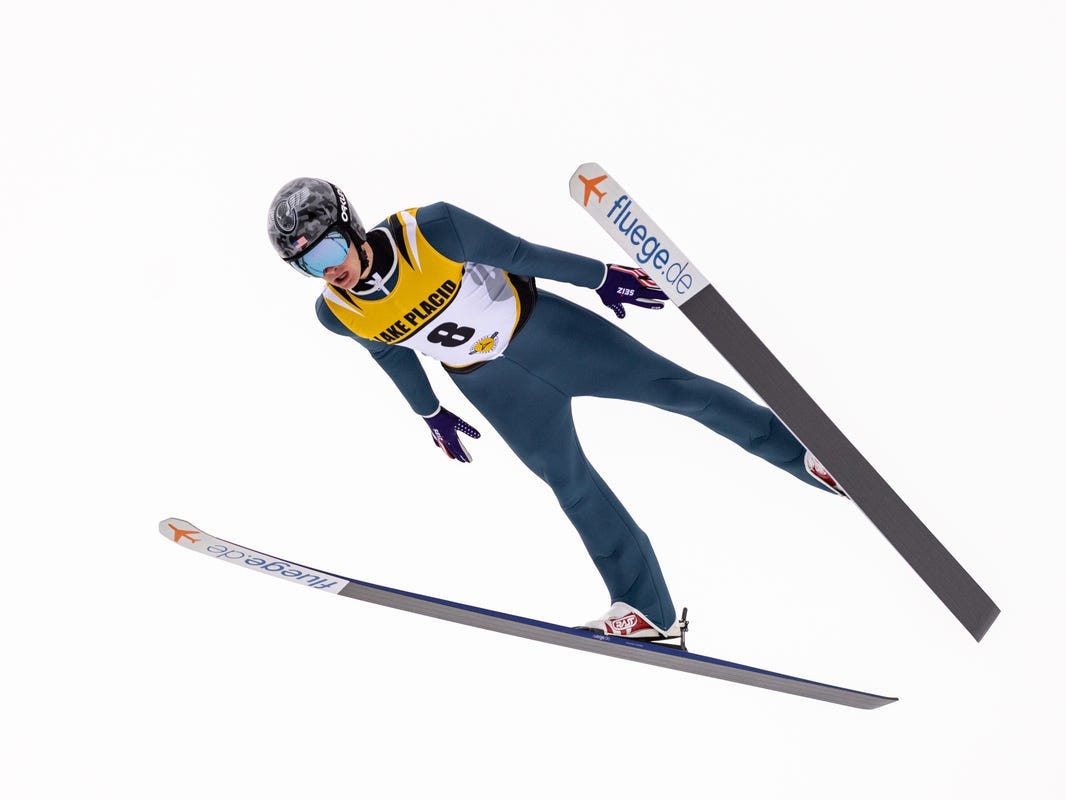 Jasper Guter Mittelsprung während der Olympischen Prüfungen der Nordischen Kombination