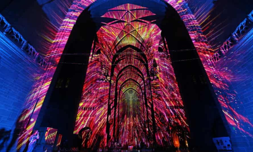 Immersives Kunsterlebnis in der Kathedrale von Liverpool