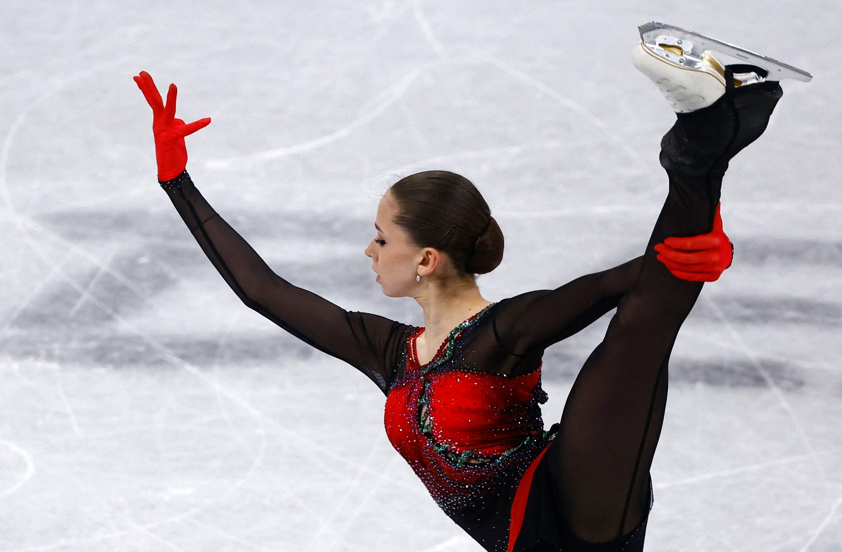 Kamila Valieva tritt bei den Olympischen Winterspielen in Peking auf.