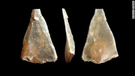 Diese winzigen Steinspitzen (etwa 0,4 Zoll oder 10 Millimeter lang) wurden von den frühesten bekannten modernen Menschen in Westeuropa hergestellt.