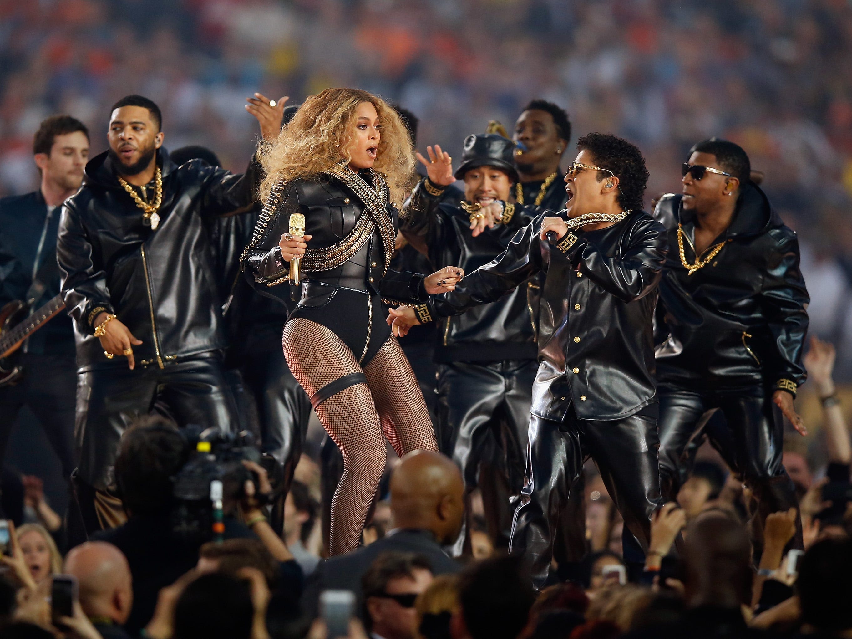 Beyoncé und Bruno Mars beim Super Bowl.