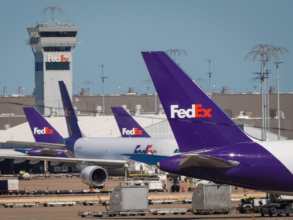 FedEx-Flugzeuge am Superhub von Memphis.