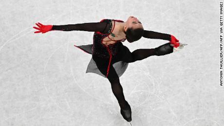 Kamila Valieva tritt am 17. Februar 2022 im Einzellauf-Kür der Frauen beim Eiskunstlauf-Event während der Olympischen Winterspiele 2022 in Peking im Capital Indoor Stadium in Peking an. 
