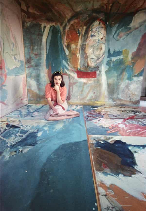 Helen Frankenthaler im Jahr 1957, fotografiert von Gordon Parks.  Courtesy Gordon Parks Foundation, New York, und Alison Jacques, London © The Gordon Parks Foundation