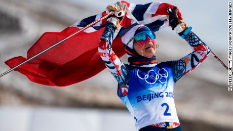 Die Norwegerin Therese Johaug feiert am Samstag Gold im 30-km-Langlauf.