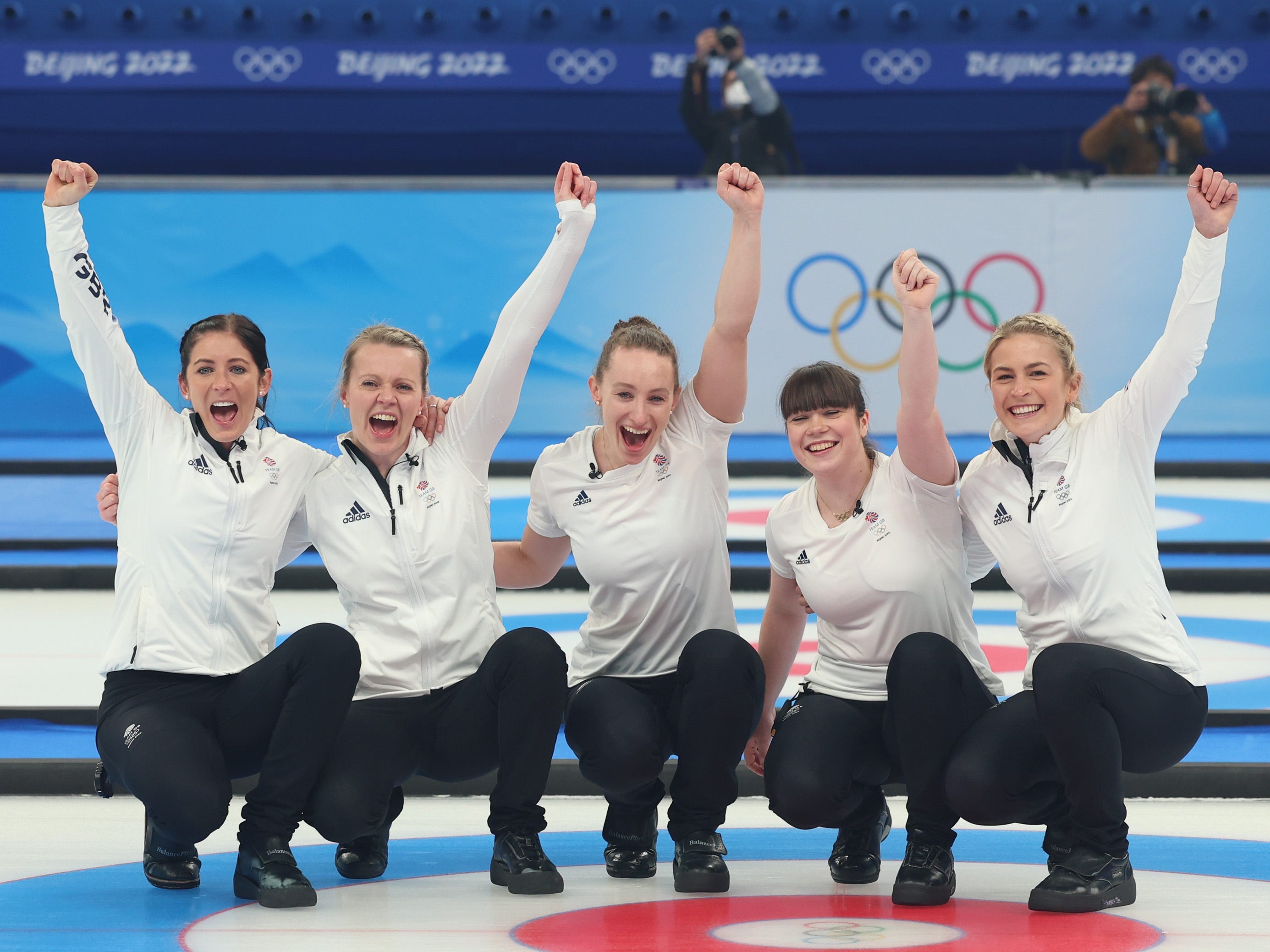 Team Great Britain feiert nach dem Sieg über Team Japan im Spiel um die Goldmedaille der Frauen