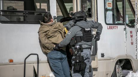 Die Polizei nimmt 47 weitere Covid-19-Demonstranten in Ottawa fest 