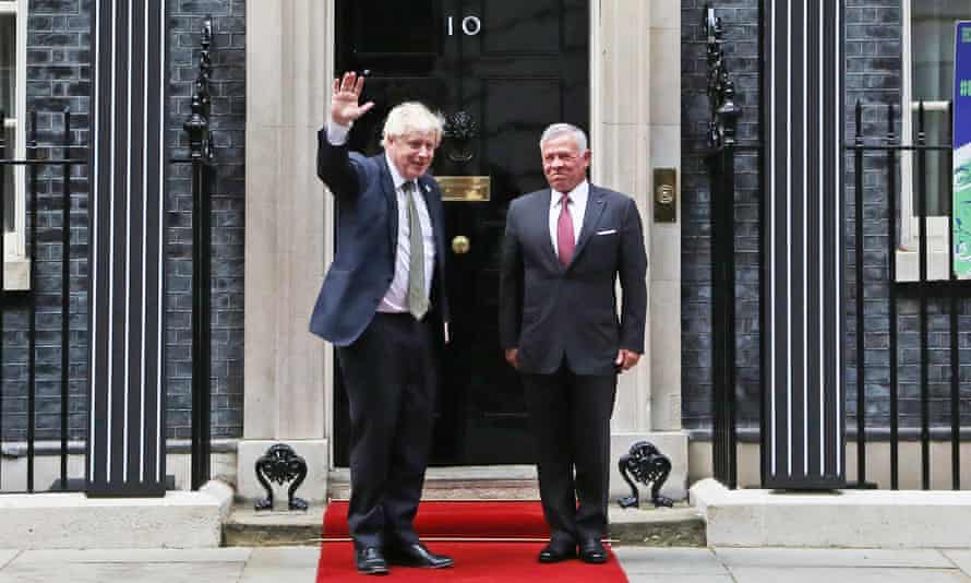 König Abdullah in der Downing Street 10 zu einem Treffen mit Boris Johnson im Oktober 2021.