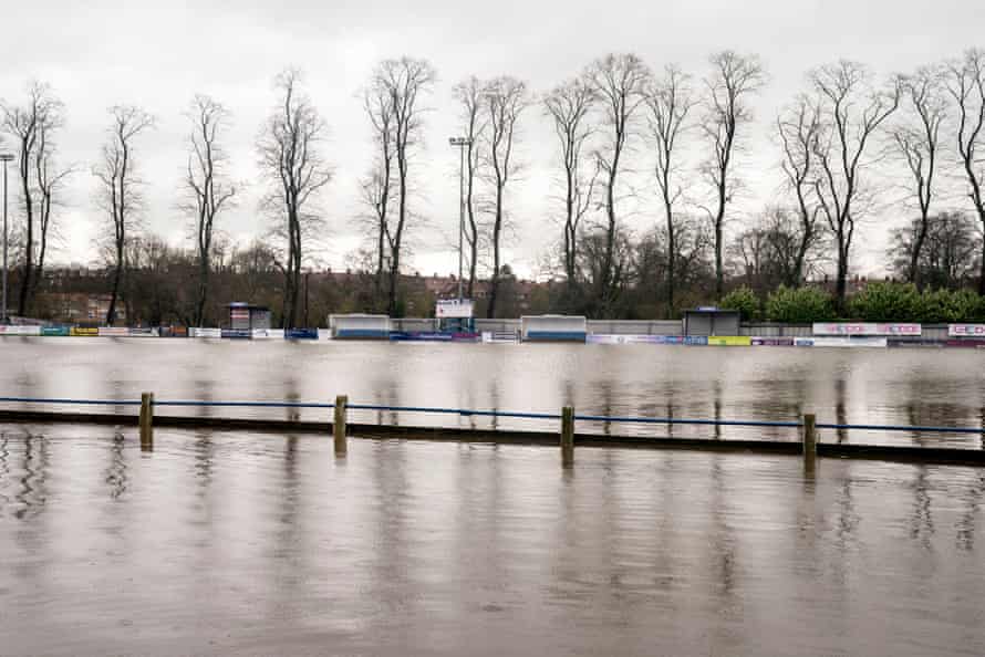 Das überschwemmte Spielfeld in Tadcaster Albion, nachdem der Fluss Wharfe seine Ufer überschritten hatte.