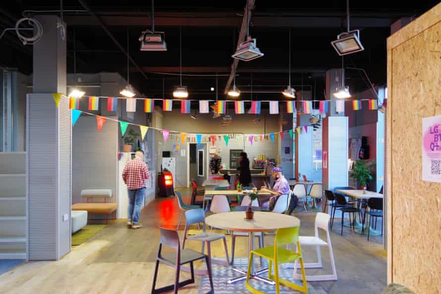Die gespendeten Möbel wurden für das LGBTQ-Pop-up-Center in Southwark beschafft