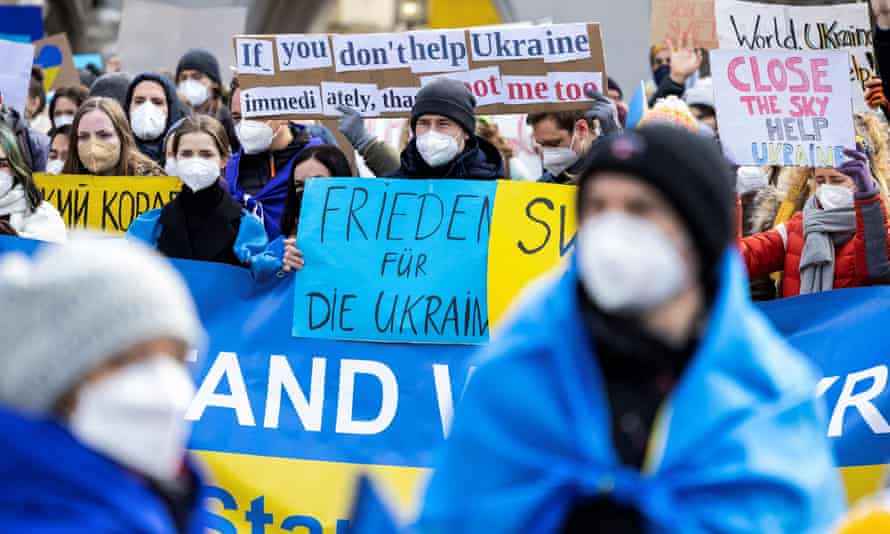 Ein Protest zur Unterstützung der Menschen in der Ukraine in München, 26. Februar 2022.