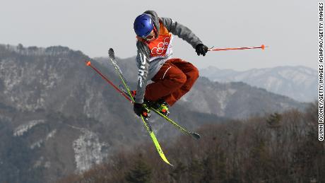 Nick Goepper aus den Vereinigten Staaten tritt beim Ski-Slopestyle-Finale der Freestyle Skiing Men bei den Olympischen Winterspielen 2018 in Pyeongchang an.