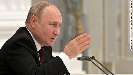Der russische Präsident Wladimir Putin spricht am Montag bei einer Sitzung des Sicherheitsrates im Kreml. 