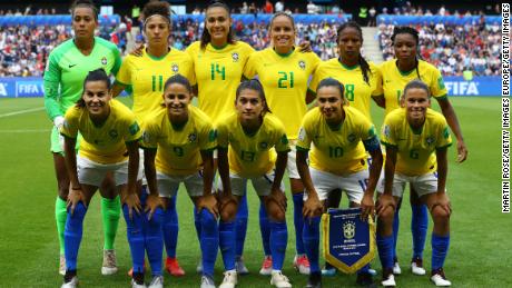 Brasilien kündigt gleiche Bezahlung für Fußballnationalspieler von Männern und Frauen an 