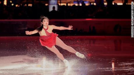 US-Olympiasieger Mirai Nagasu skatet im Bryant Park in New York City.