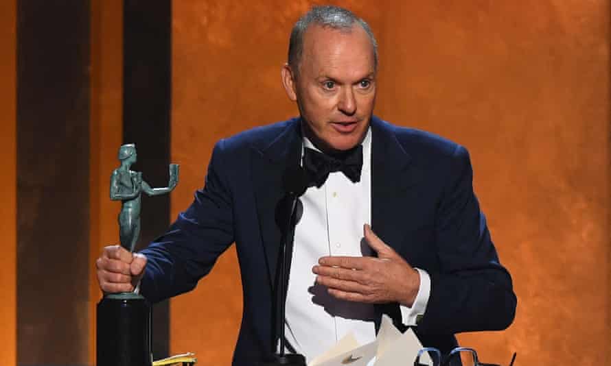 Michael Keaton wurde für seine Rolle in Dopesick als bester männlicher Schauspieler in einer limitierten Serie oder einem Fernsehfilm ausgezeichnet.