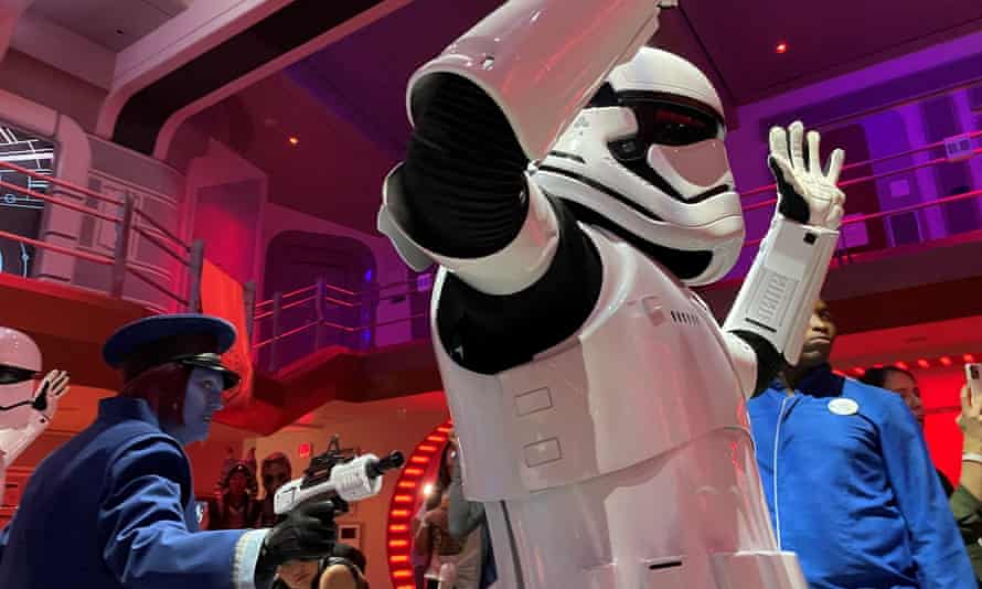 Nun, sie amüsieren sich … das Starcruiser-Erlebnis in Walt Disney World in Orlando, Florida.