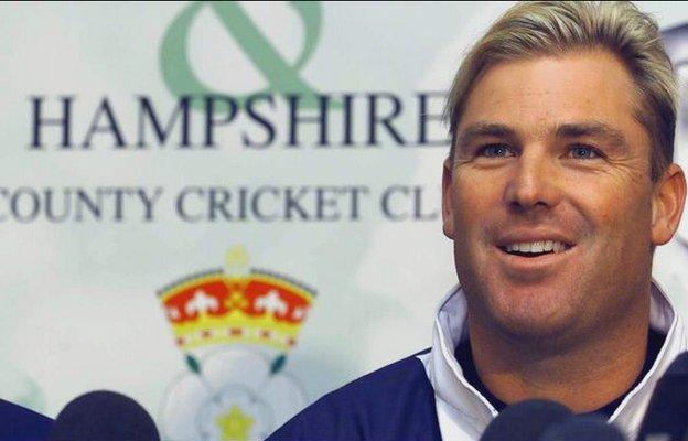 Shane Warne spielte in England für Hampshire County Cricket