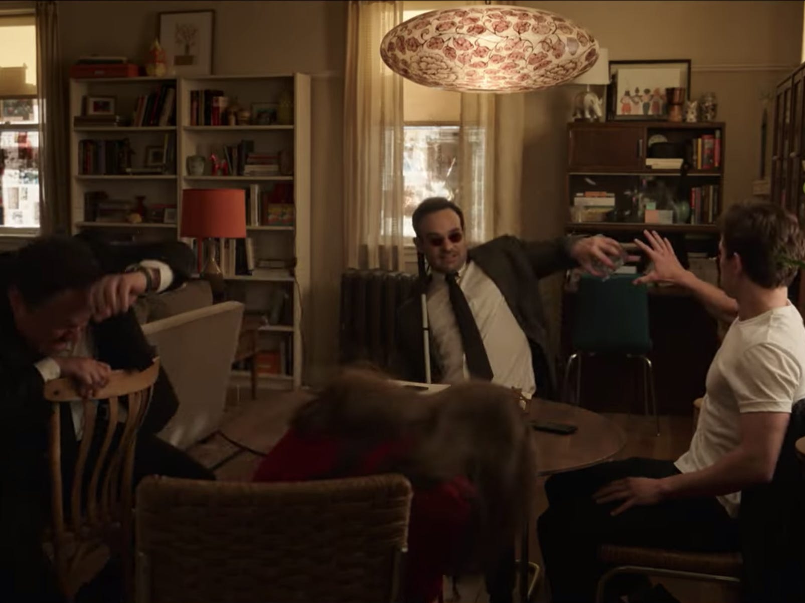 Jon Favreau, Marisa Tomei, Charlie Cox und Tom Holland in „Spider-Man: No Way Home“.