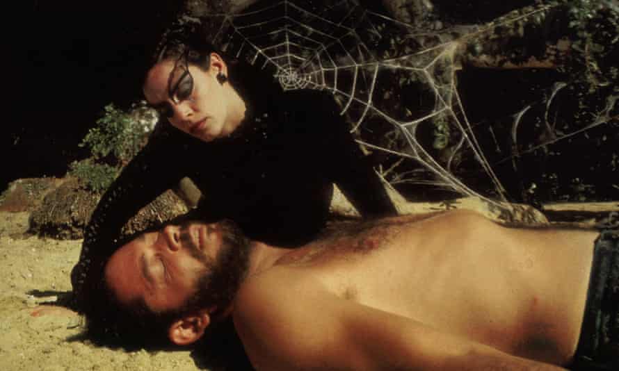 Sonia Braga und Raul Julia in Kuss der Spinnenfrau.
