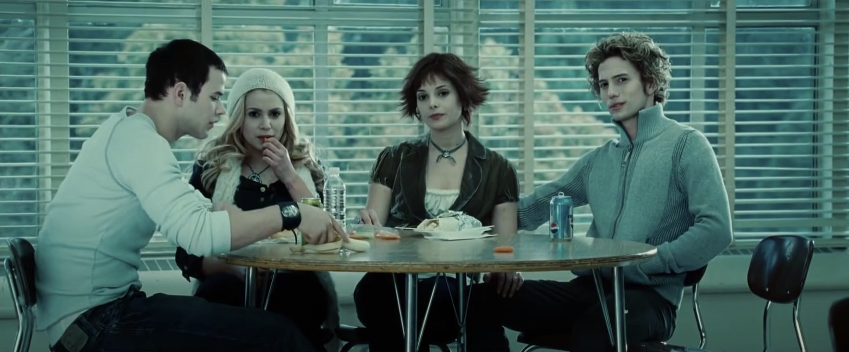 Kellan Lutz, Nikki Reed, Ashley Greene und Jackson Rathbone in „Twilight“.
