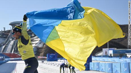 Winterparalympics: Ukrainische Athleten'  Gedanken sind bei denen, die zu Hause gegen die Invasion kämpfen, während sie in Peking goldene Erfolge feiern