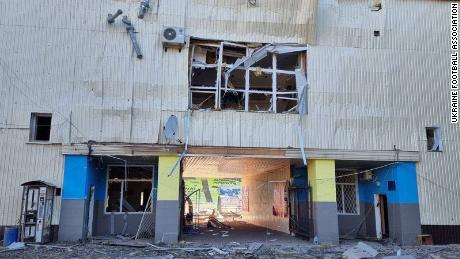 Das Fußballstadion von Tschernihiw wurde durch russische Luftangriffe beschädigt.