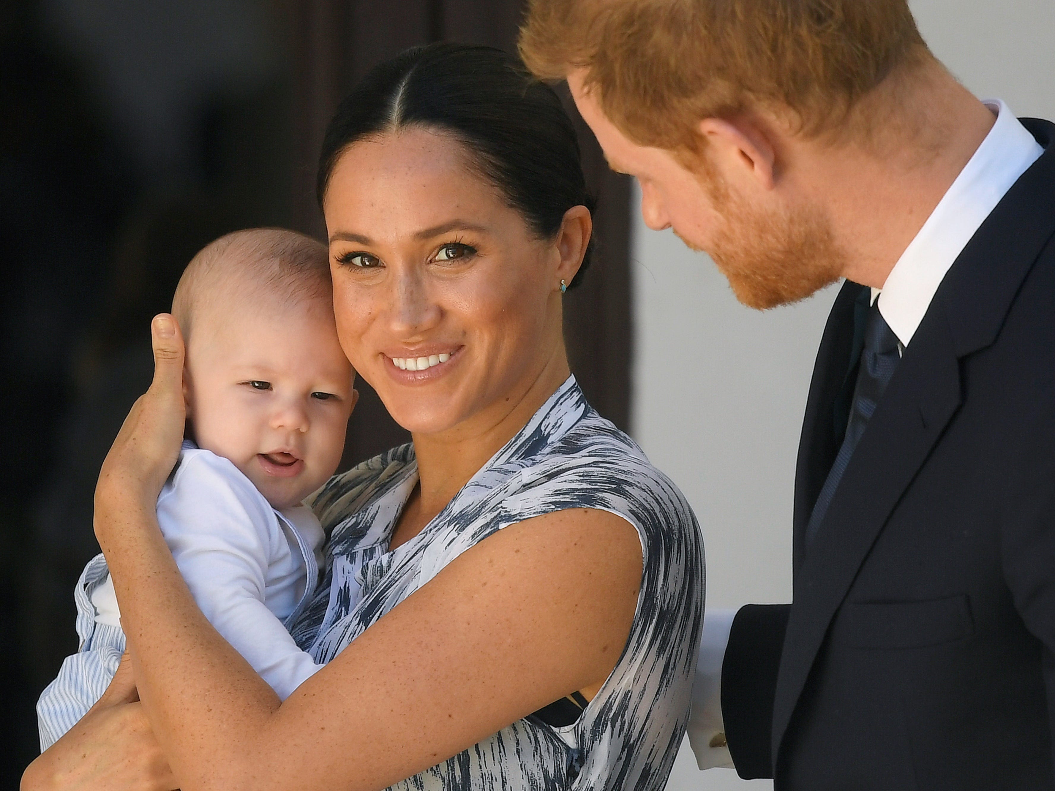 Meghan Markle und Prinz Harry mit ihrem ersten Kind Archie.