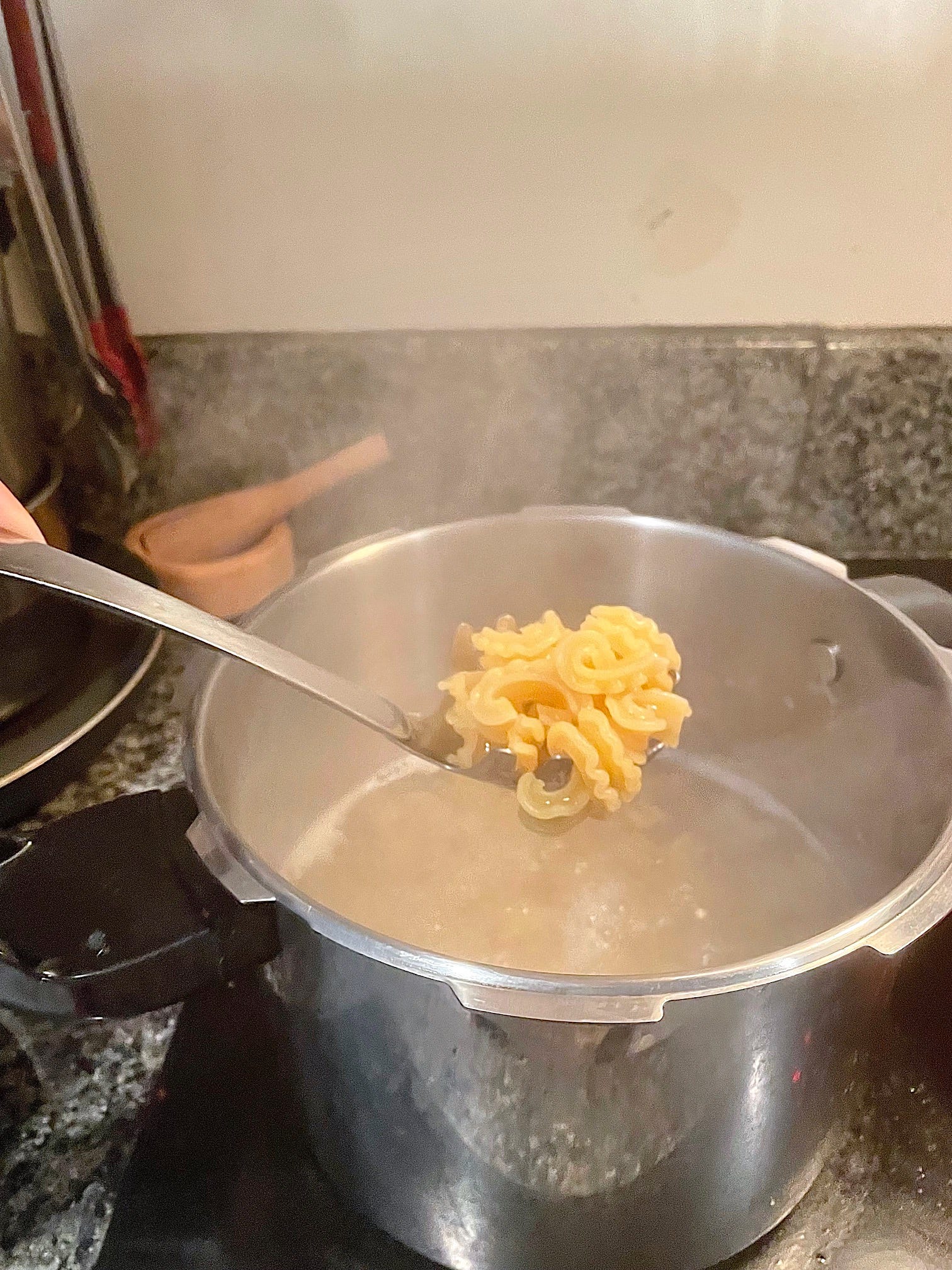 Nudeln für Cascatelli-Ragout kochen