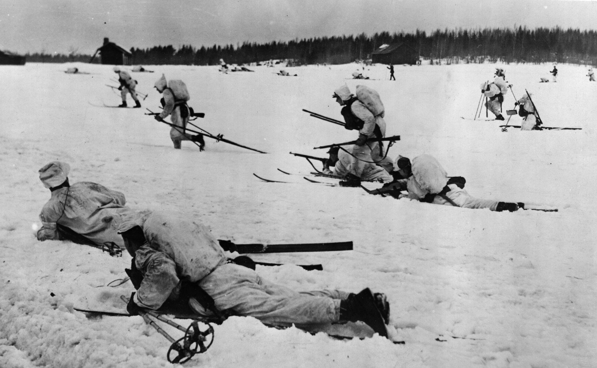 Finnische Truppen auf Skiern Winterkrieg