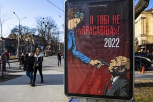 Pro-Ukraine-Plakate werden in Lemberg ausgestellt