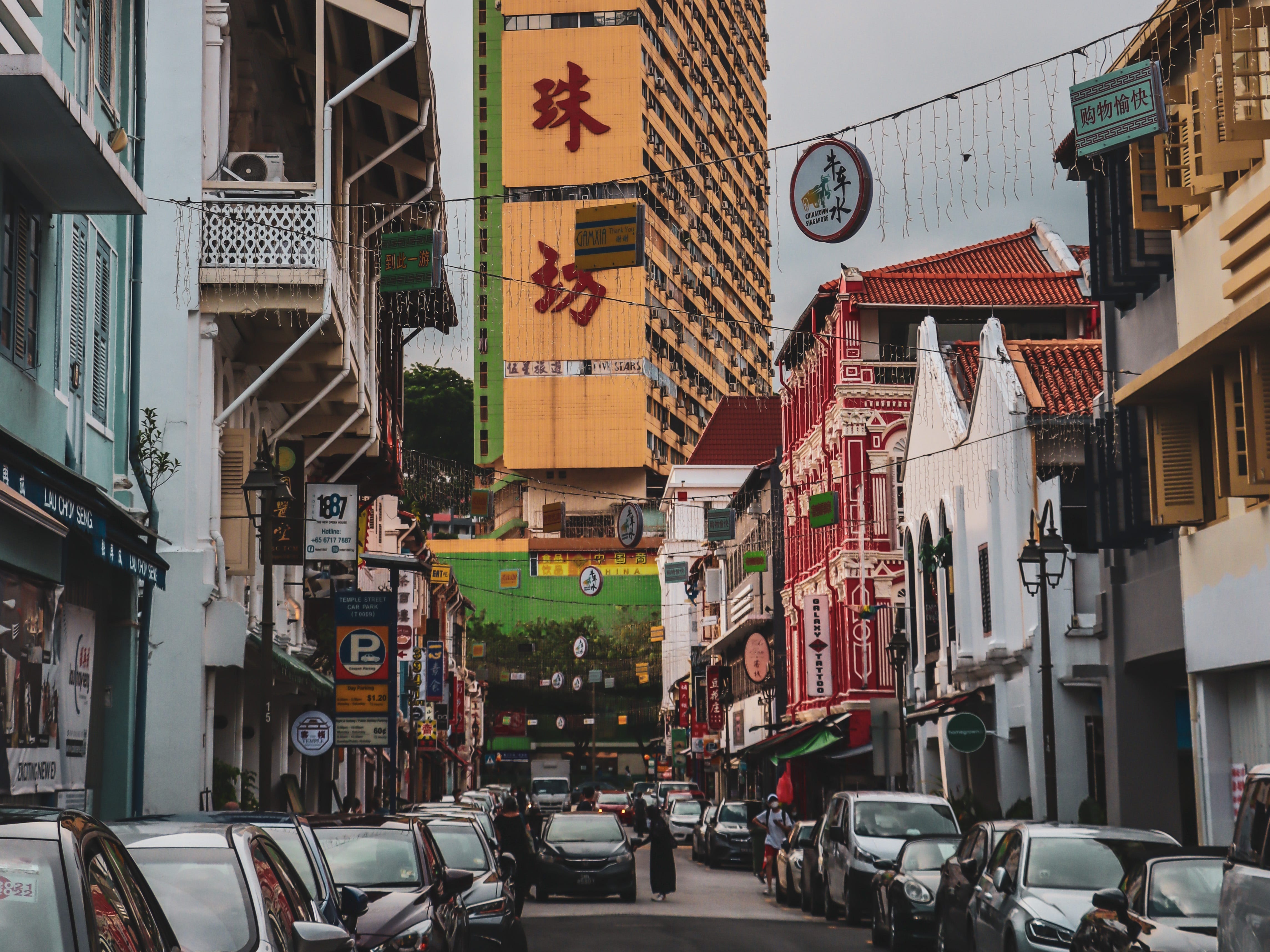 Eine Straße in Chinatown, Singapur.