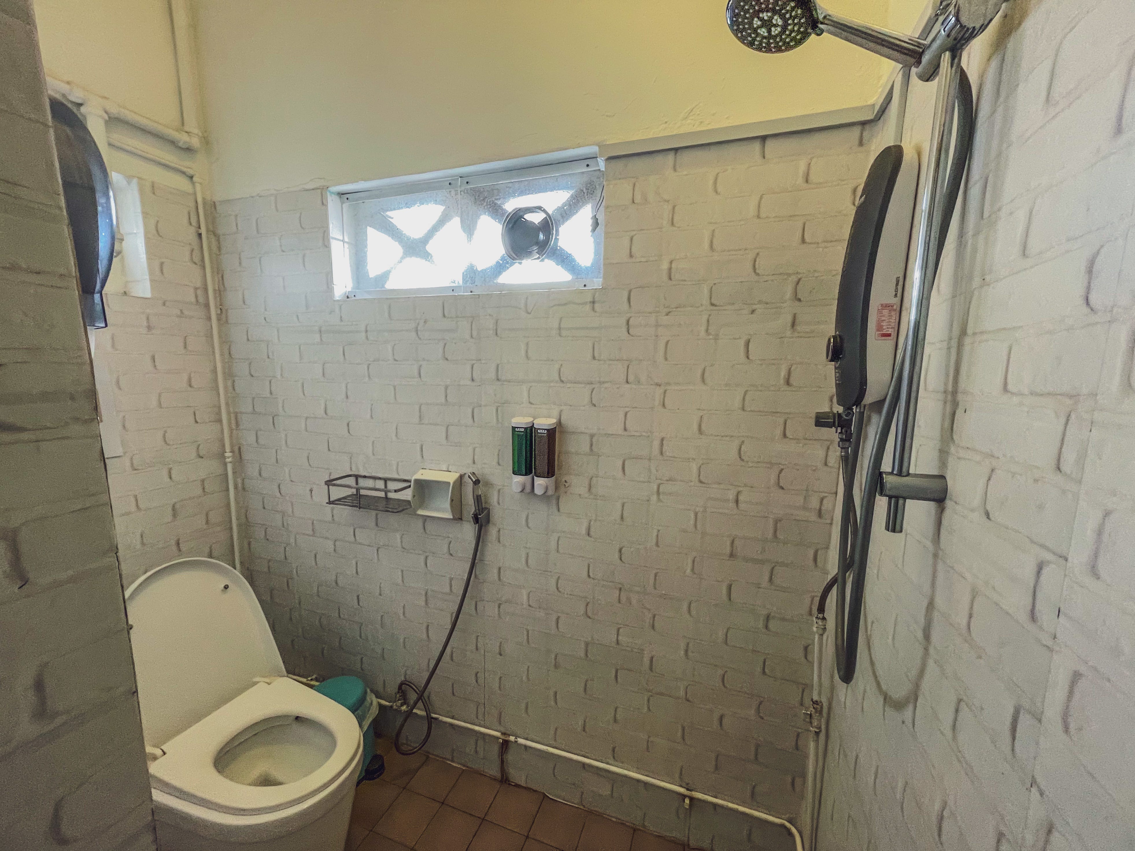 Toilette/Dusche in den Galaxy Pods in Chinatown.