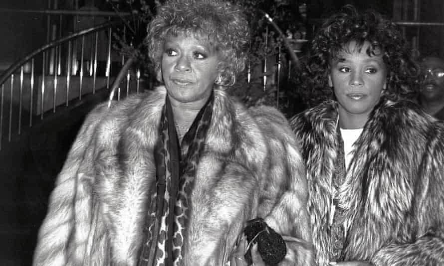 Cissy und Whitney Houston in New York, 1989.