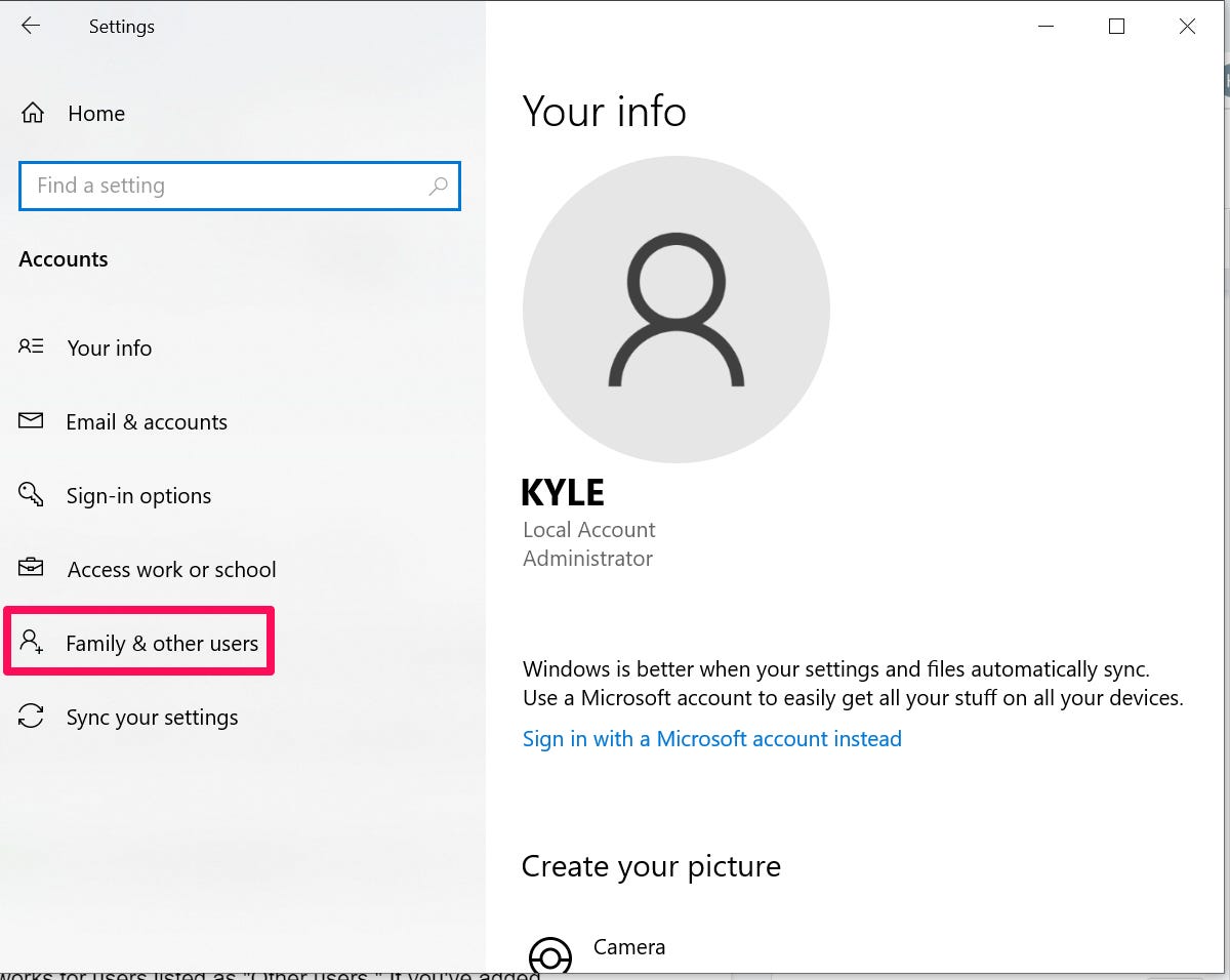 Screenshot der Seite „Konteneinstellungen“ von Windows 10 mit hervorgehobener Menüoption „Familie und andere Benutzer“.