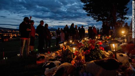 Tausende Kinder aus kanadischen Schulen für indigene Gemeinschaften könnten in nicht gekennzeichneten Gräbern begraben werden, sagen Beamte