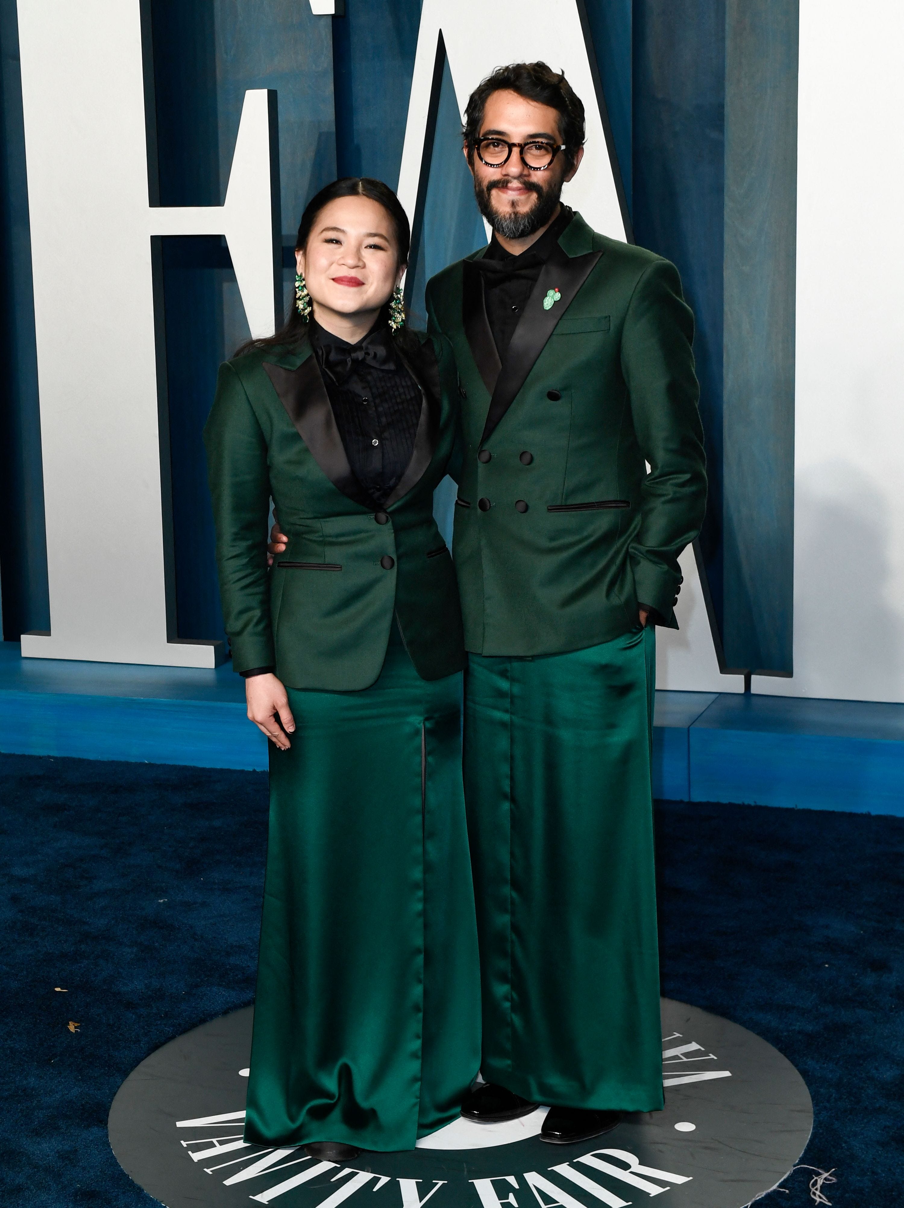 Kelly Marie Tran und Carlos Lopez Estrada bei der Vanity Fair Oscars Party 2022.