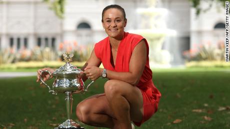 Die Nummer 1 der Welt, Ashleigh Barty, gibt bekannt, dass sie sich aus dem Profi-Tennis zurückzieht