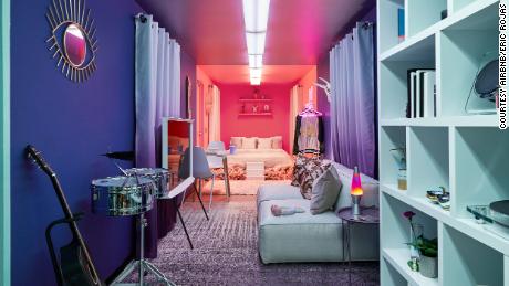 Bad Bunny wird vom 6. bis 8. April einen Airbnb-Aufenthalt in seinem 53-Fuß-Sattelzug für drei individuelle Aufenthalte von einer Nacht anbieten.